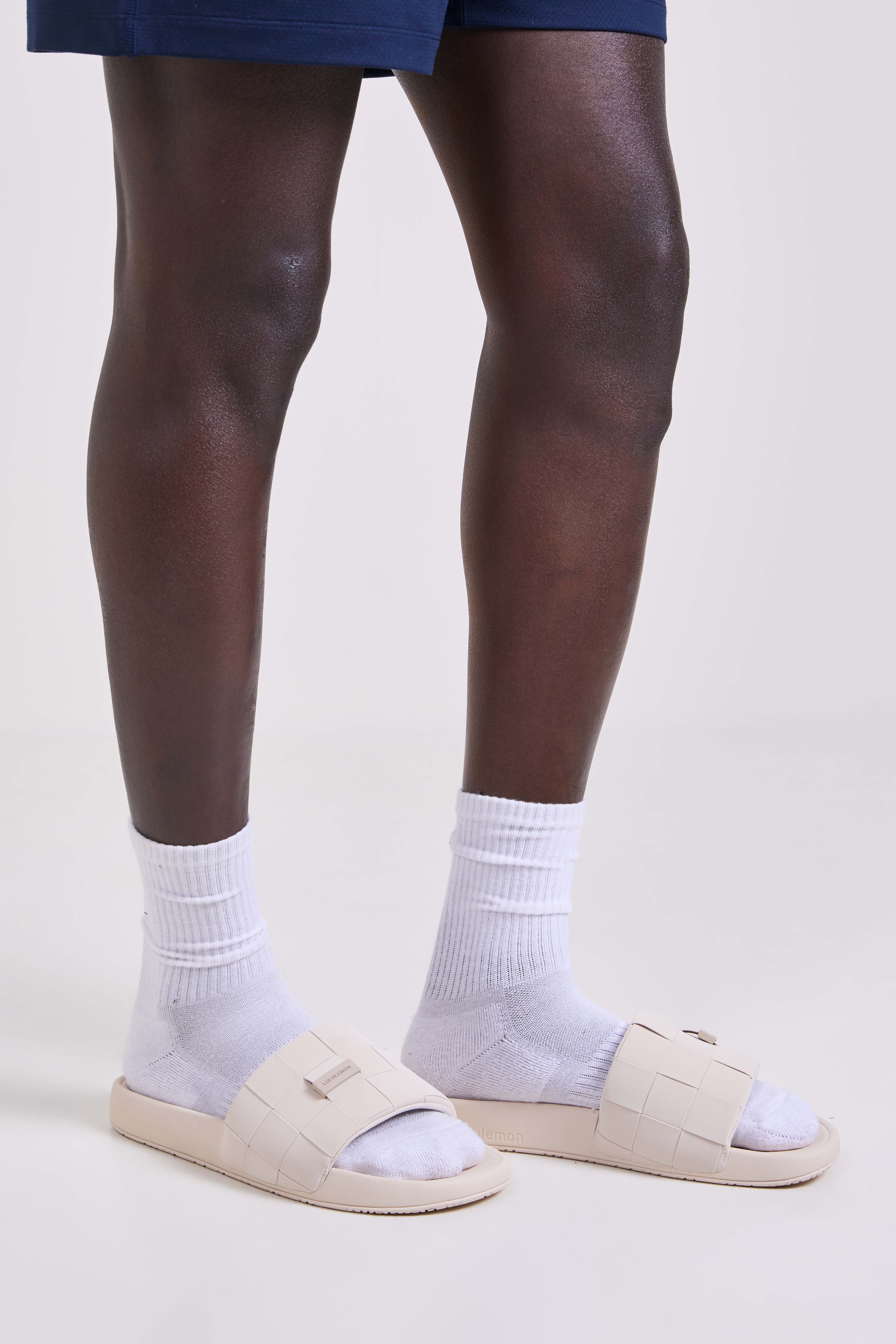 תמונת כל הלוק של M Restfeel Woven Slide